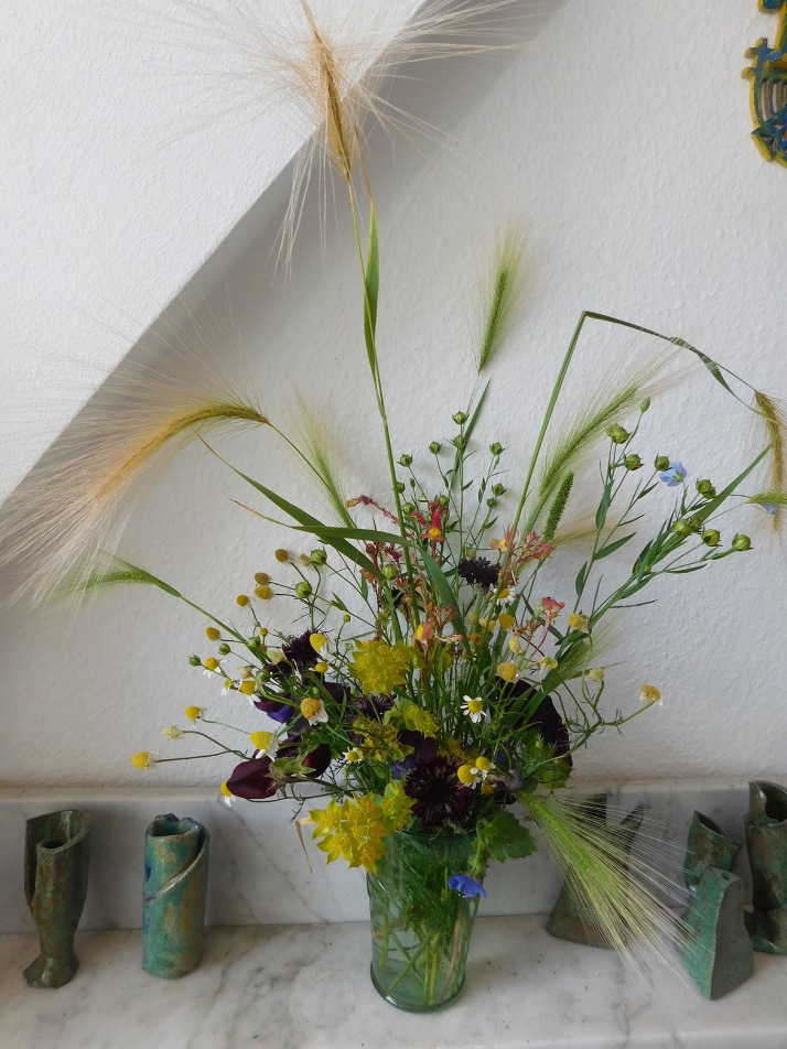 Hordeum jubatum, adding height and airiness to a bouquet