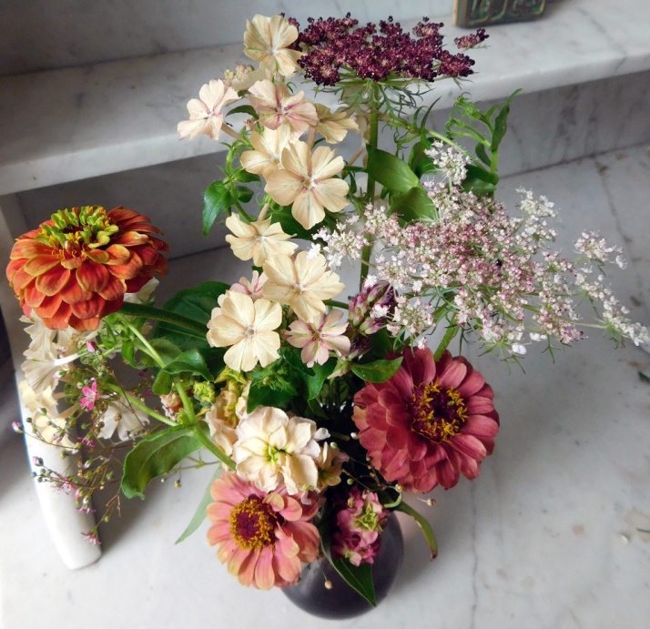 Zinnia/Phlox bouquet in indirect daylight